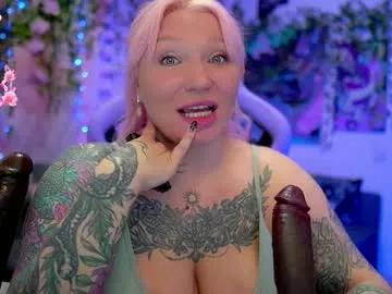 blackedbarbie — Let's find out who is the tiniest and the biggest here?! Lovely tips 77/101/171/222/666/1629 [900 tokens left] #bigboobs #sph #cuckold #bbc #sissy