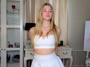 cute_fox_girl — I'am back! Goal: Kiss only for u  #18 #blonde #new #young #shy  [5 tokens remaining]