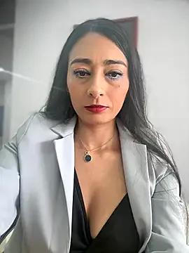 _Bella-Office1 — Freechat on StripChat