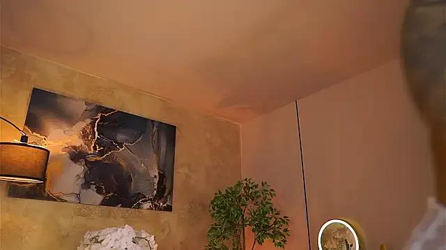 AishaaDevoe — Kisses all over my body