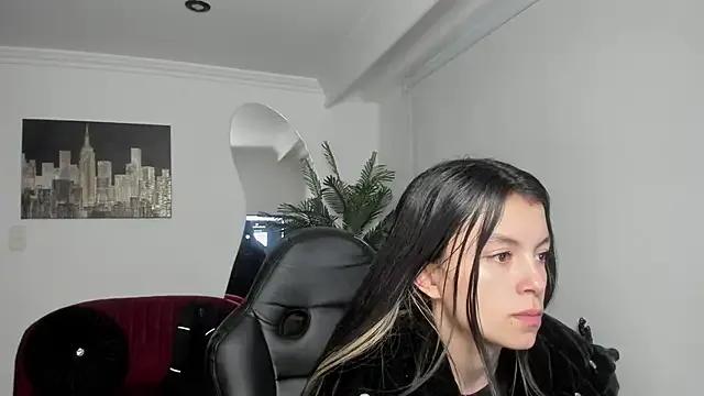 Meghan320 — SUCK TOES