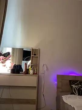 Nikole_Boom — ride dildo +naked tits